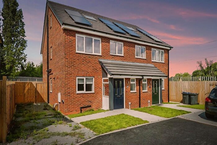 4 Bedroom Semi-Detached House For Sale In Lea Hill Road, Birmingham, B20