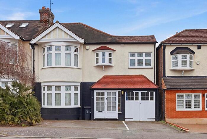 4 Bedroom House For Sale In Bushey Avenue, South Woodford, E18
