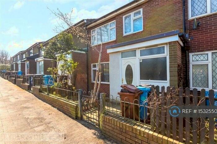 3 Bedroom Terraced House To Rent In Richmond Walk, Oldham, OL9