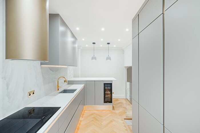 3 Bedroom Flat To Rent In Draycott Place, Chelsea, London, United Kingdom, SW3