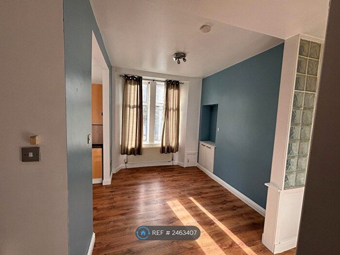 1 Bedroom Flat To Rent In Pilmuir Street, Dunfermline, KY12