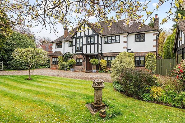 4 Bedroom Detached House For Sale In How Lane, Chipstead, CR5