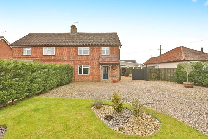 4 Bedroom Semi-Detached House For Sale In Bradenham Road, Shipdham, Thetford, IP25