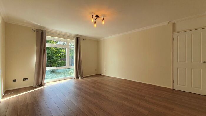 2 Bedroom Flat To Rent In Beddington Gardens, Wallington, SM6