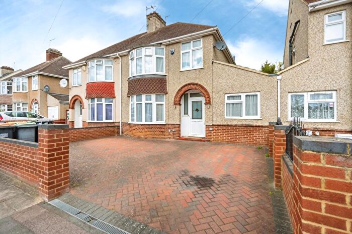 3 Bedroom Semi Detached House For Sale In Brackley Road, Bedford, Bedfordshire, MK42