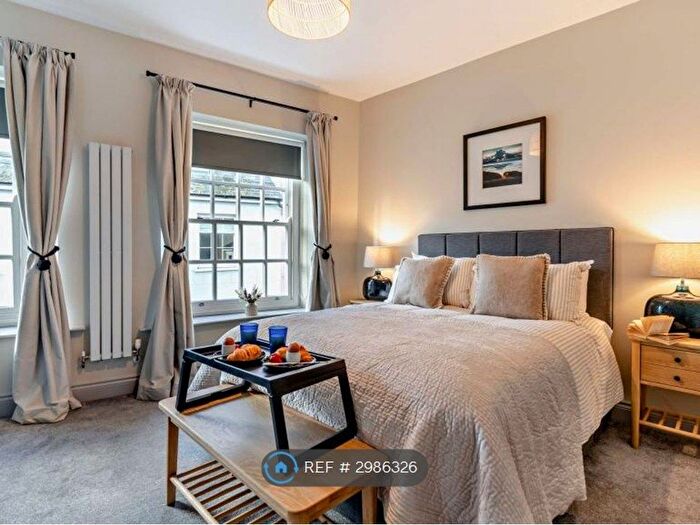 2 Bedroom Flat To Rent In High St, Tenby, SA70