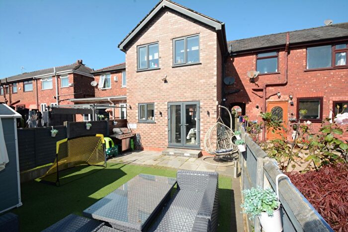 3 Bedroom Terraced House For Sale In Waverley Crescent, Droylsden, M43