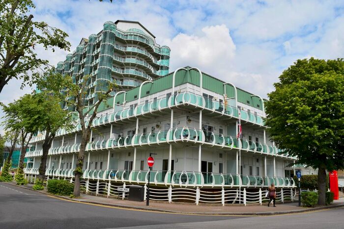 3 Bedroom Flat To Rent In Tower Point, Sydney Road, Enfield, Middlesex, EN2