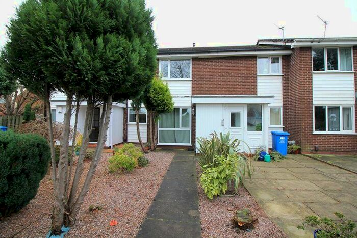 2 Bedroom Flat To Rent In Skelwith Close, Davyhulme, Trafford, M41