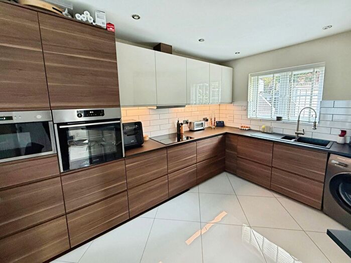 3 Bedroom End Of Terrace House For Sale In Owen Drive, Plymouth, PL7