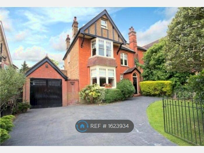 5 Bedroom Semi-Detached House To Rent In Ollards Grove, Loughton, IG10