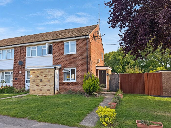 2 Bedroom Maisonette For Sale In Lea Road, Sonning Common, Reading, RG4
