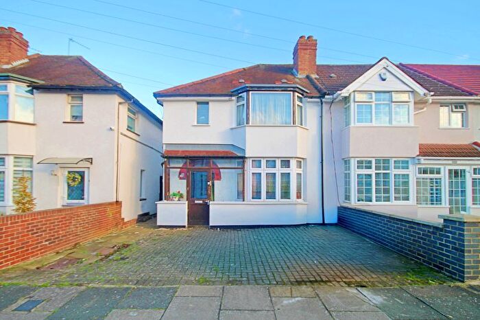 3 Bedroom Semi Detached House For Sale In Braund Avenue, Greenford, UB6