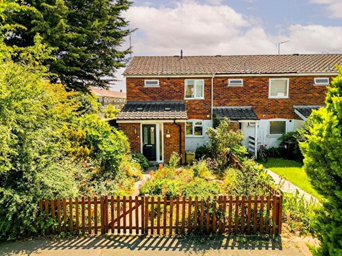 3 Bedroom End Of Terrace House For Sale In Monmouth Close, Aylesbury, HP19