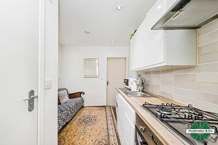 Studio To Rent In Broad Lane, London, N15