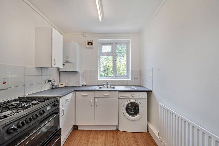 3 Bedroom Flat To Rent In Conway Grove, Acton, London, W3