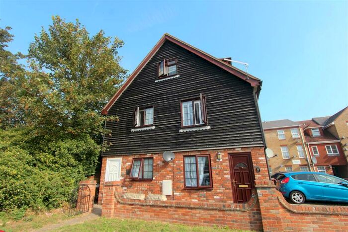 1 Bedroom Flat To Rent In Ronalds Court, Sittingbourne, ME10