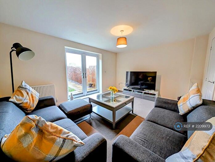 3 Bedroom Detached House To Rent In Dennett Close, Nottingham, NG3