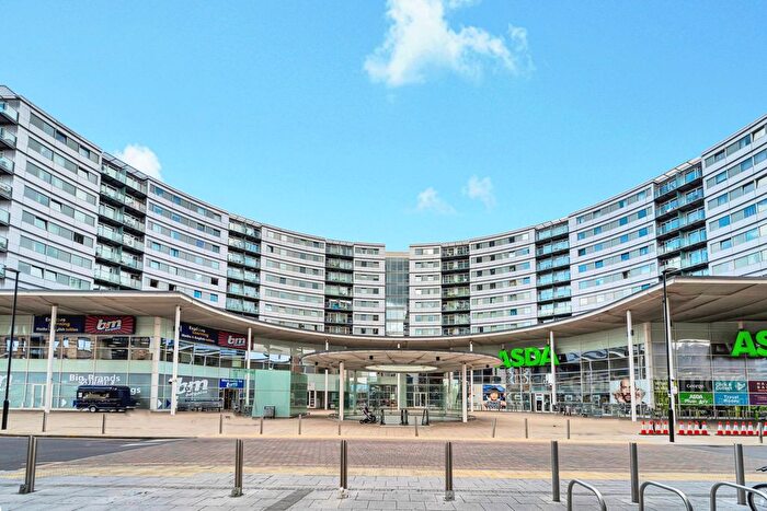 2 Bedroom Flat For Sale In Prince Regent Road, Hounslow, TW3
