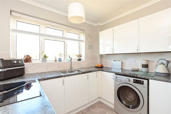 1 Bedroom Flat For Sale In Castle Drive, Reigate, Surrey, RH2