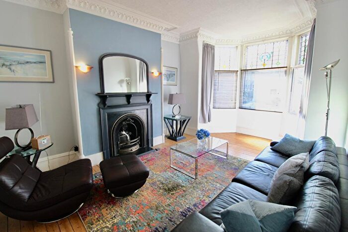 2 Bedroom Flat To Rent In Belgrave Terrace, Top Floor, AB25