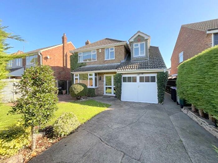 4 Bedroom Detached House For Sale In Louth Road, Holton-Le-Clay, Grimsby, DN36