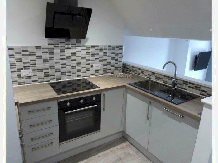 3 Bedroom Flat To Rent In Church Street, Ormskirk, L39