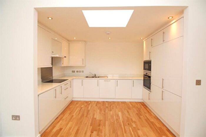 2 Bedroom Flat To Rent In The Grange, Portmill Lane, Hitchin, SG5