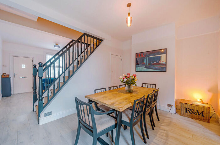 2 Bedroom Cottage For Sale In West Street, Carshalton, SM5