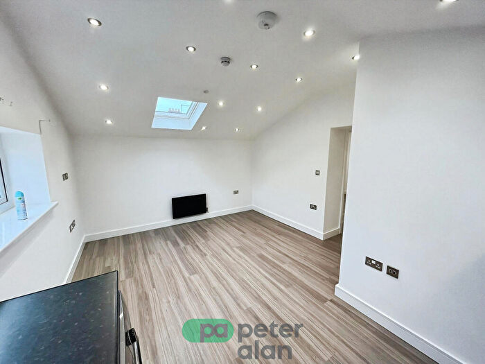 1 Bedroom Flat To Rent In Pearl Street, Cardiff, CF24