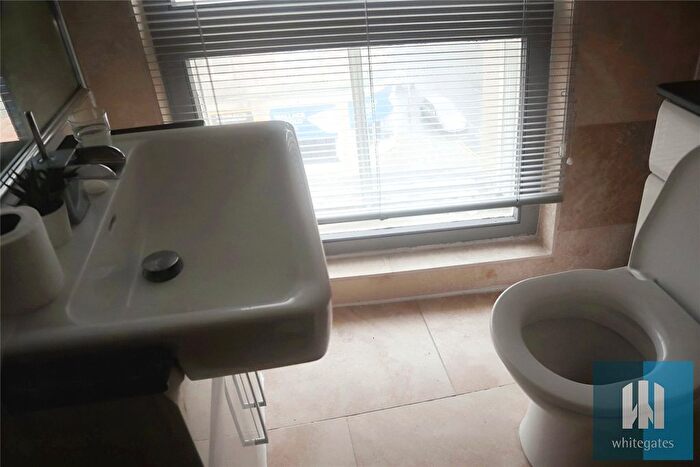 2 Bedroom Flat To Rent In Britannia Buildings, St Peters Street, Huddersfield, HD1