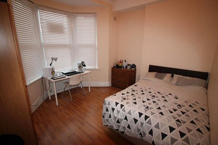 2 Bedroom Flat To Rent In Simonside Terrace, Newcastle Upon Tyne, NE6