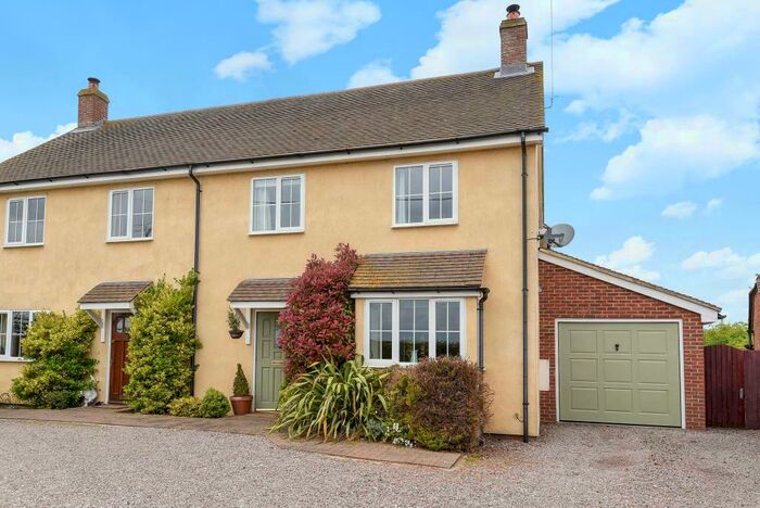 4 Bedroom Semi-Detached House To Rent In Charndon, Oxfordshire, OX27