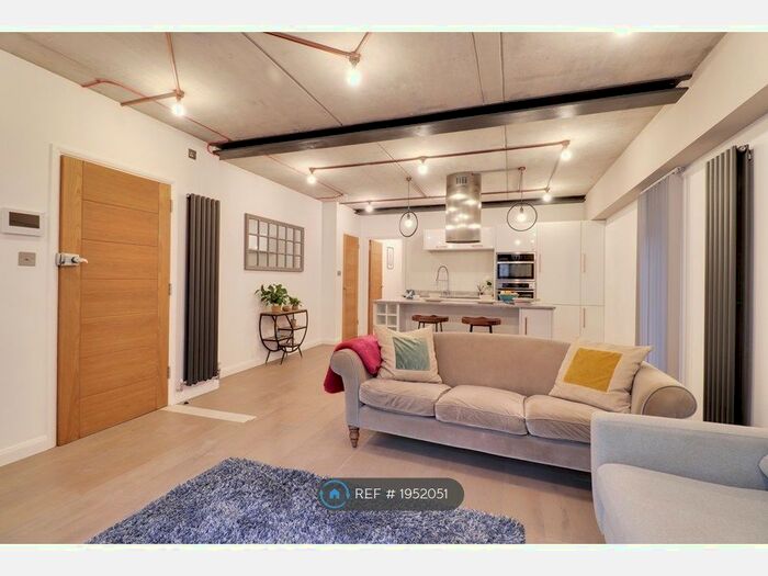 2 Bedroom Flat To Rent In Park House, London, SW15