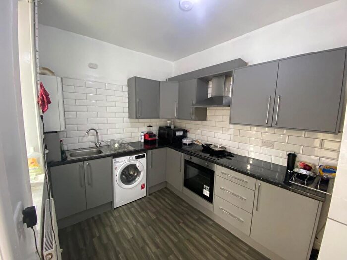 3 Bedroom Flat To Rent In Padiham Road, Burnley, BB12