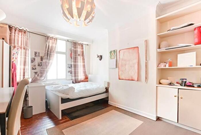 2 Bedroom Property For Sale In Edwardes Square, London, W8