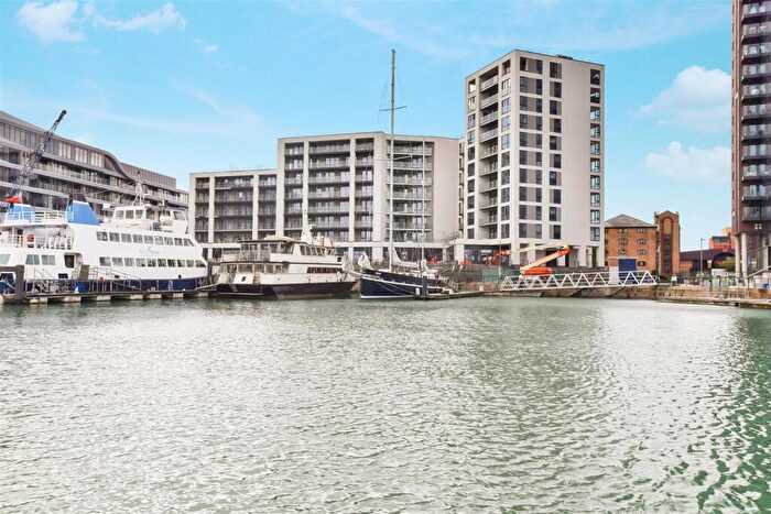 2 Bedroom Flat For Sale In Alexandra Wharf, Ocean Village, SO14