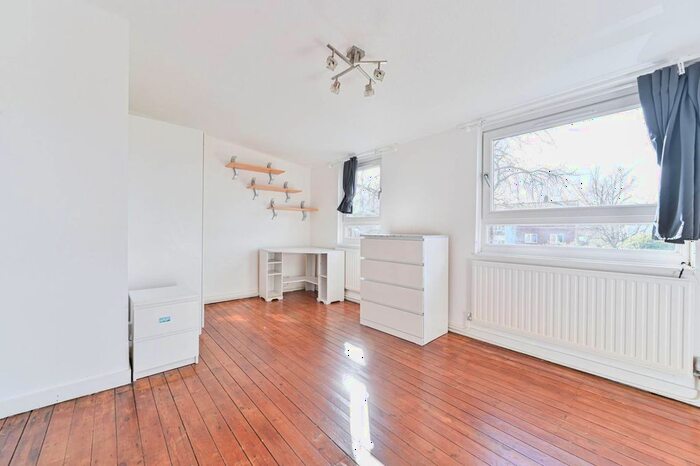 3 Bedroom Maisonette To Rent In Hardel Walk, Tulse Hill, London, SW2