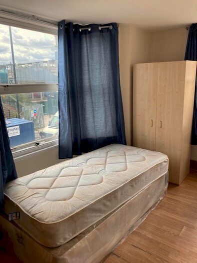 Studio To Rent In Park Avenue Road, London, N17
