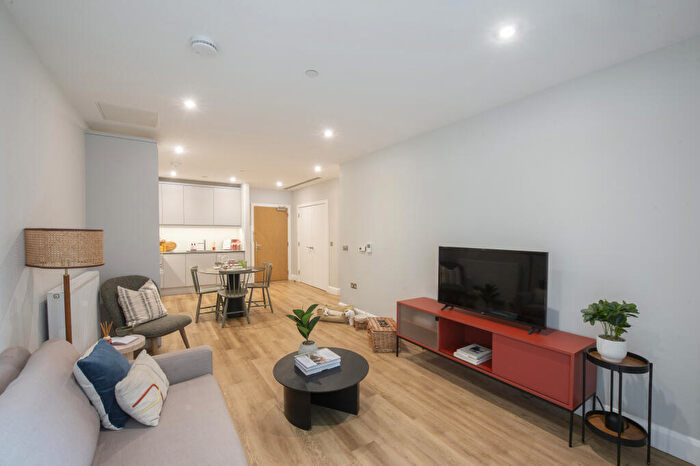 2 Bedroom Apartment To Rent In Moat Street, London, SW11
