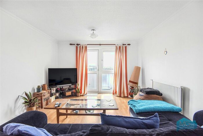 2 Bedroom Flat To Rent In Rogers Walk, Holden Road, Woodside Park, London, N12