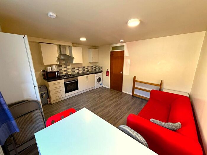 3 Bedroom Apartment To Rent In Turners Lane, Sheffield, S10