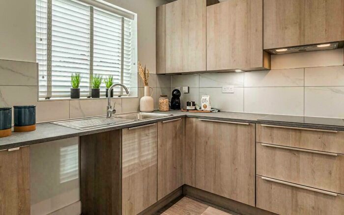 3 Bedroom Detached House For Sale In Ashby Road, Daventry, NN11