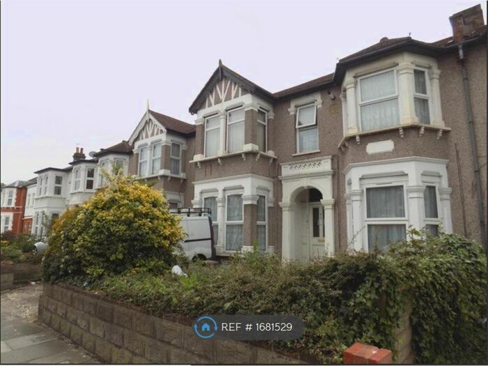 1 Bedroom Flat To Rent In The Drive, Ilford, IG1