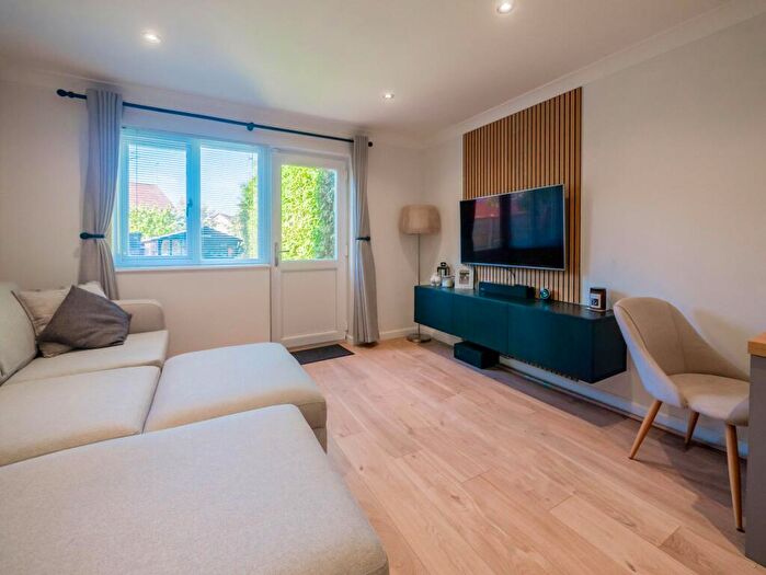 2 Bedroom Semi-Detached House For Sale In Woodstock Crescent, Hockley, SS5