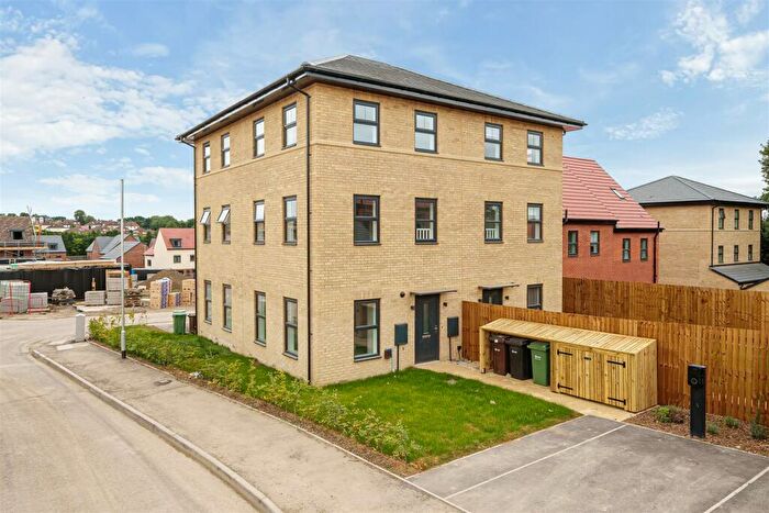 2 Bedroom Town House To Rent In Iris Crescent, Leeds, LS14