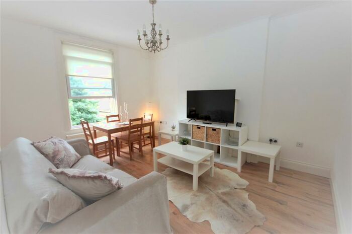 2 Bedroom Apartment To Rent In Friern Park, North Finchley, London, N12