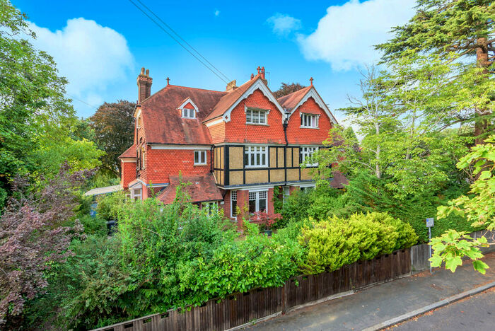 1 Bedroom Apartment To Rent In Warren Road, Guildford, GU1