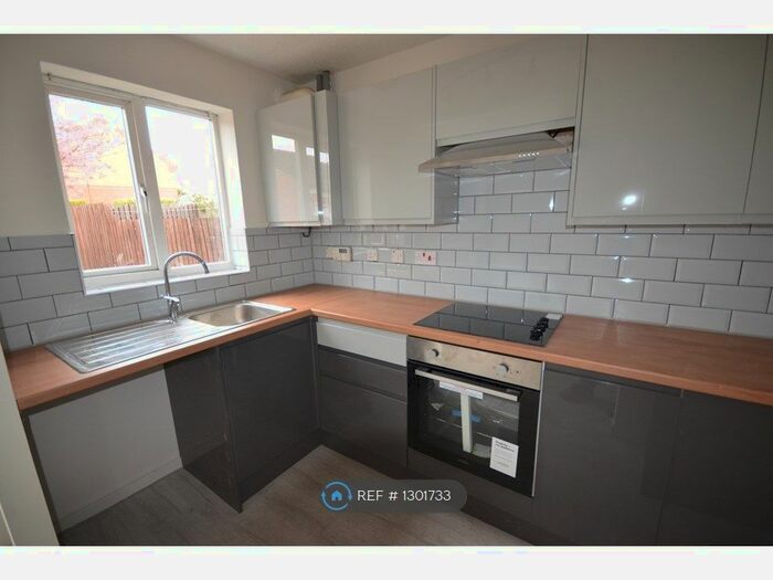 2 Bedroom Semi-Detached House To Rent In Ascot Gardens, Leeds LS10