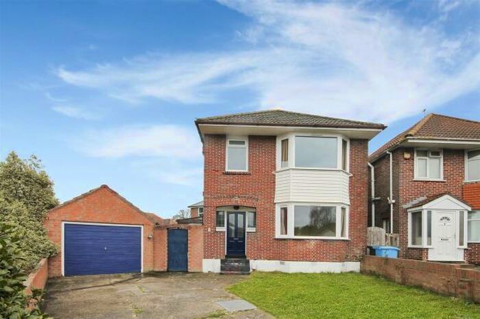 3 Bedroom House To Rent In Dale Road, Oakdale, BH15